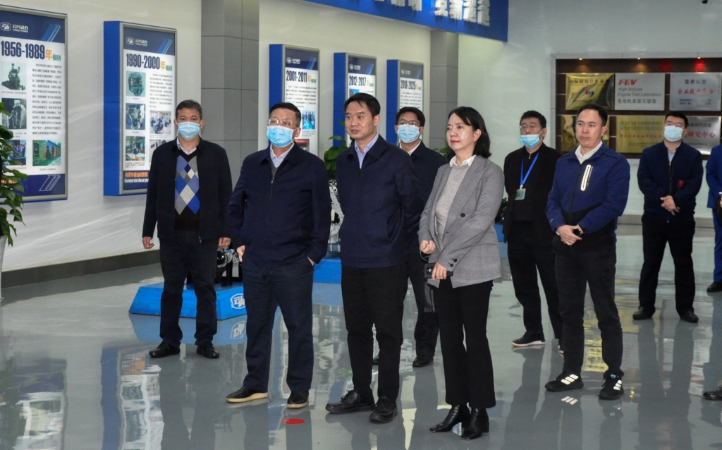昆明市委常委杨东伟一行到云南利豪娱乐动力集团有限公司开展调研